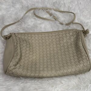 Chic Woven Crossbody Bag - Cream